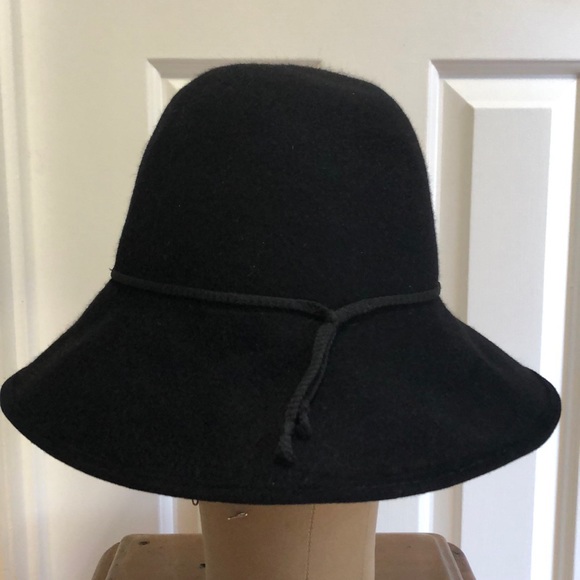 Helen Kaminski Accessories - Helen Kaminski Black Felt Cloche Flapper Hat